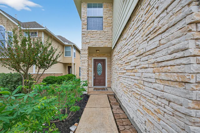$1,900 | 10826 Aly Trace Court, Houston, TX 77064