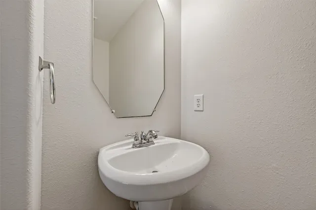 $1,900 | 10826 Aly Trace Court, Houston, TX 77064