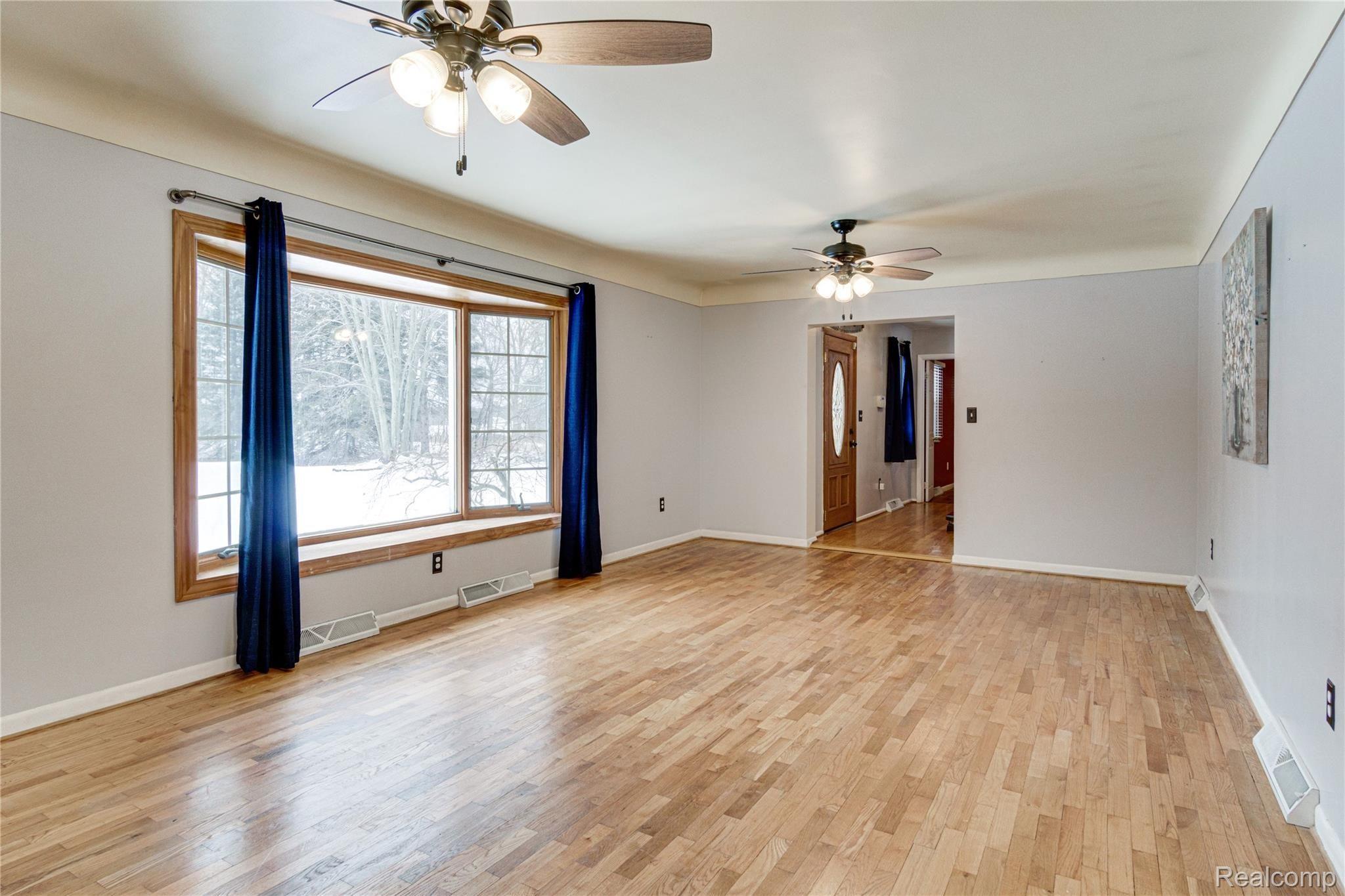 3434 Elliot Road Holly, MI 48442 - Photo 3 of 41 Interiors (6 of 48).jpg