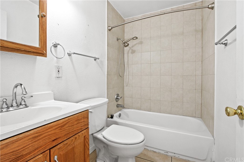 3655 Webster Avenue Long Beach, CA 90810 - Photo 17 of 22 a bathroom with a sink a toilet and a bathtub