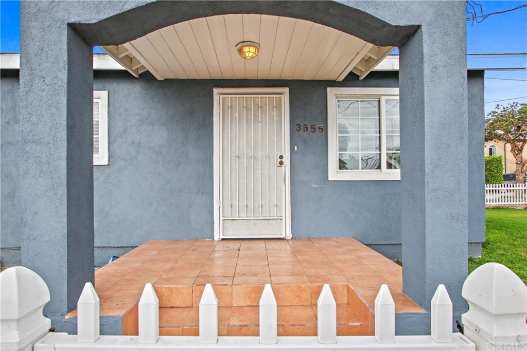 3655 Webster Avenue Long Beach, CA 90810 - Photo 3 of 22 a bedroom with a bed and a window