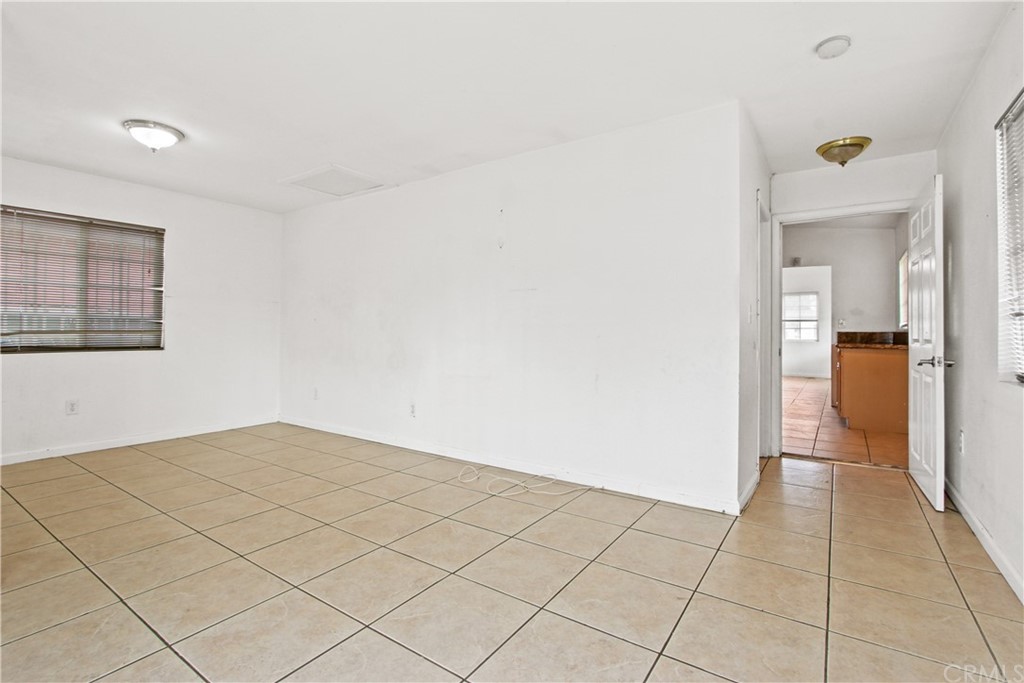 3655 Webster Avenue Long Beach, CA 90810 - Photo 10 of 22 an empty room with a bathroom