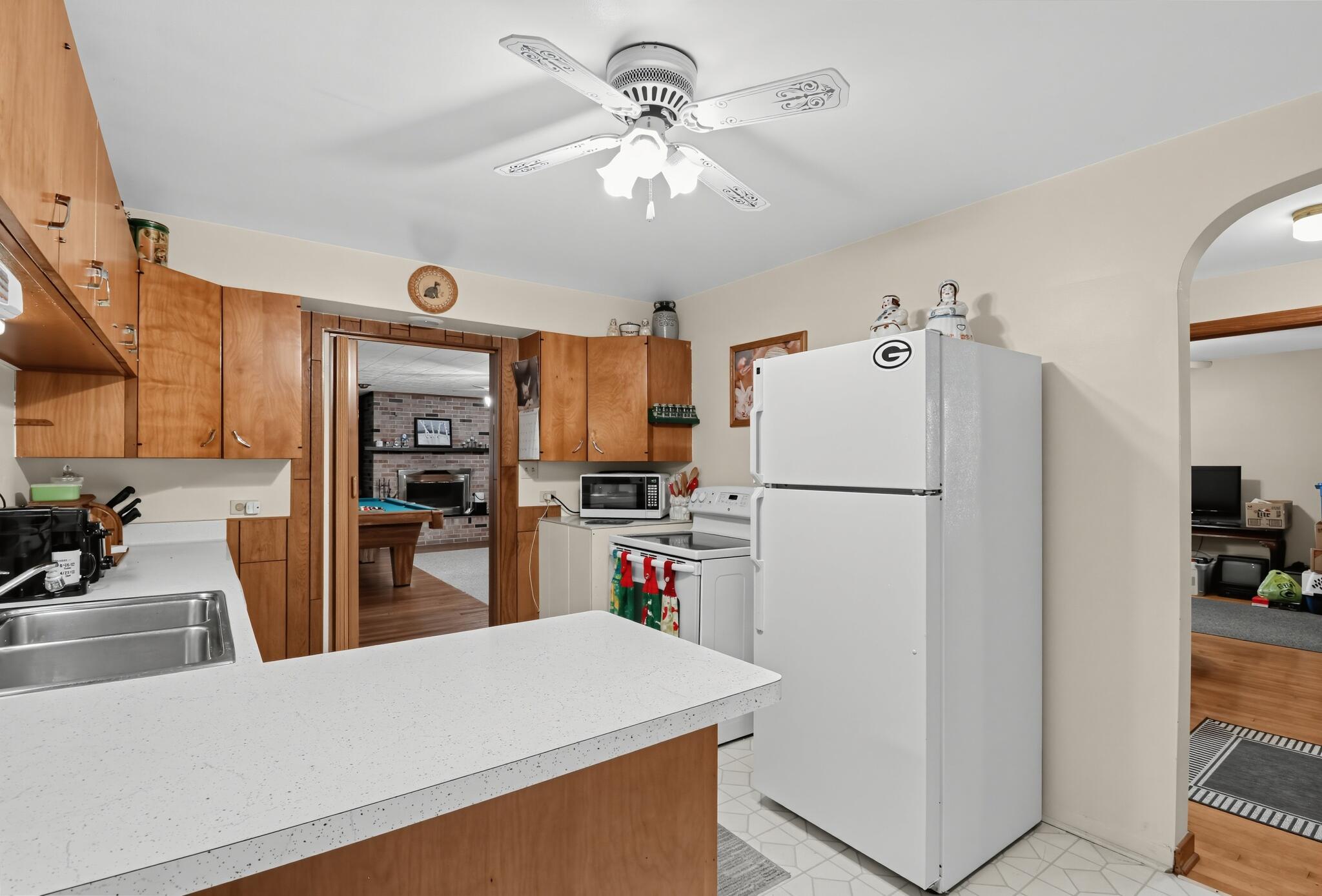 2515 Dombrowski Boulevard Racine, WI 53405 - Photo 8 of 22 13_2515_Dombrowski_Blvd-Kitchen-6561
