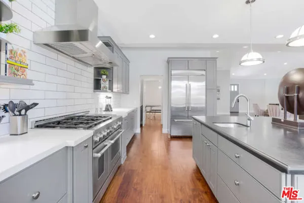 $12,700 | 5907 Jumilla Avenue, Woodland Hills, CA 91367