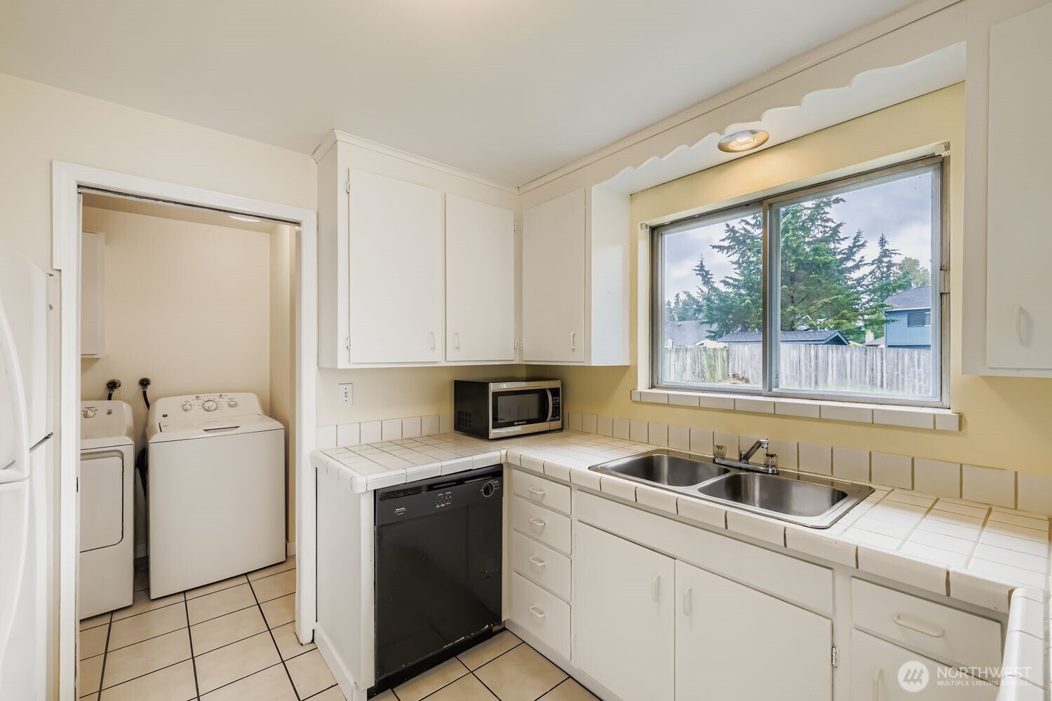 5031 158th Street Southwest Edmonds, WA 98026 - Photo 7 of 17