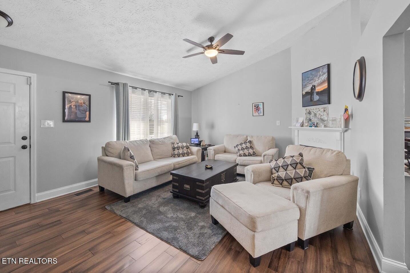 8272 Oak Terrace Lane Powell, TN 37849 - Photo 7 of 31 5G4A8708