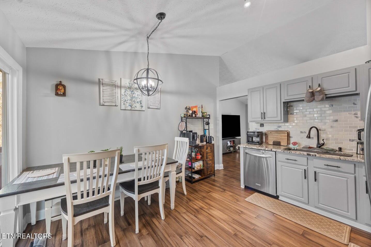 8272 Oak Terrace Lane Powell, TN 37849 - Photo 10 of 31 5G4A8723