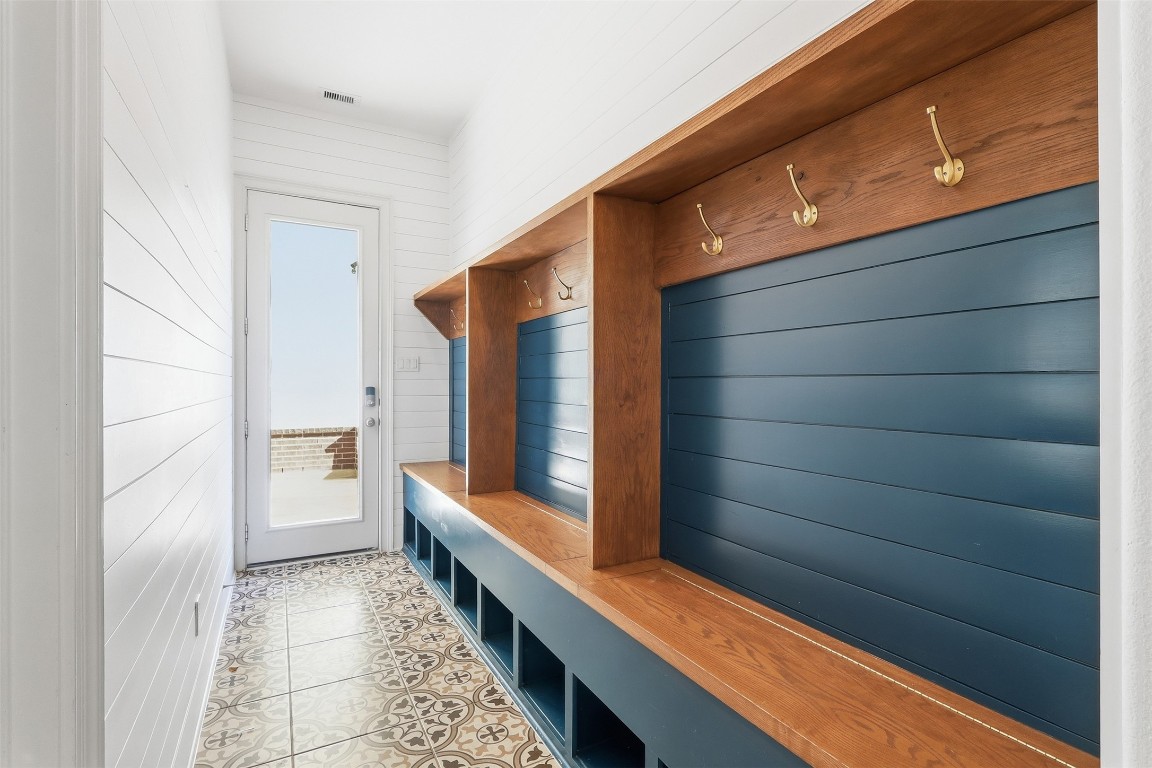 66 North Thatcher Bend Circle Spring, TX 77389 - Photo 12 of 50 Mud Room