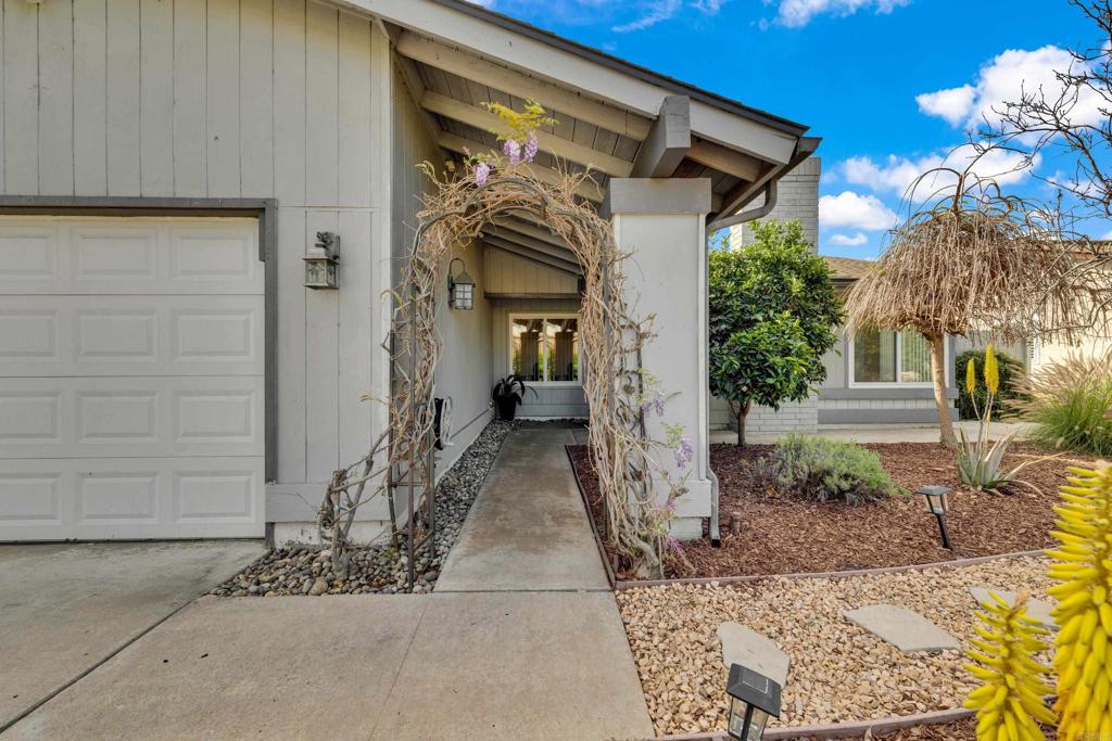 11033 Hillcreek Road Santee, CA 92071 - Photo 5 of 66