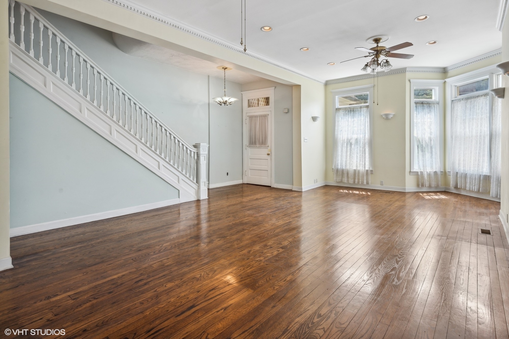 5733 North Ridge Avenue Chicago, IL 60660 - Photo 2 of 29 Gallery Image 2