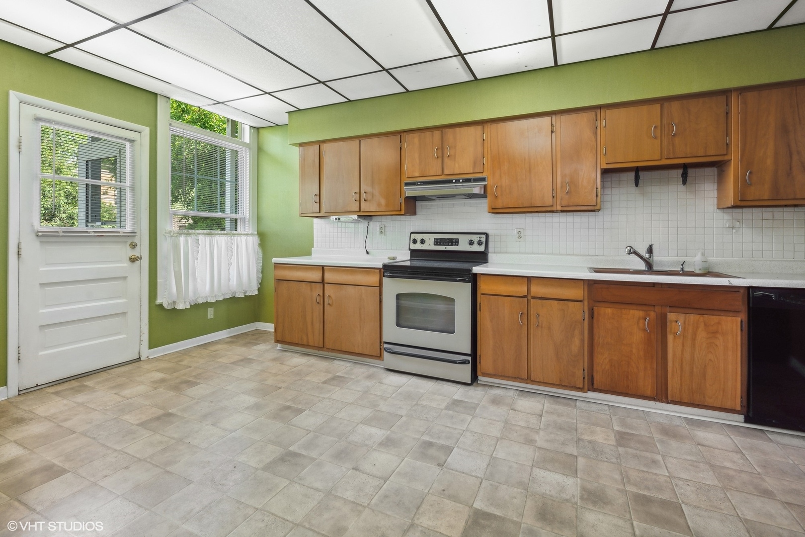 5733 North Ridge Avenue Chicago, IL 60660 - Photo 4 of 29 Gallery Image 4