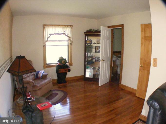 1302 Garrett Road Chester, MD 21619 - Photo 13 of 29 View of room from Desk