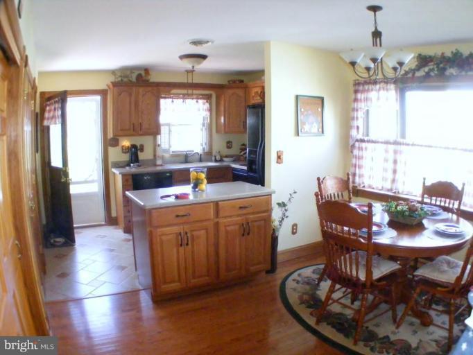 1302 Garrett Road Chester, MD 21619 - Photo 6 of 29 Eat-in Kitchen, Dining Area