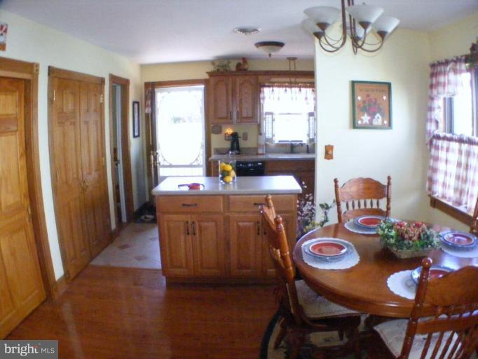 1302 Garrett Road Chester, MD 21619 - Photo 9 of 29 Kitchen/Dining Room