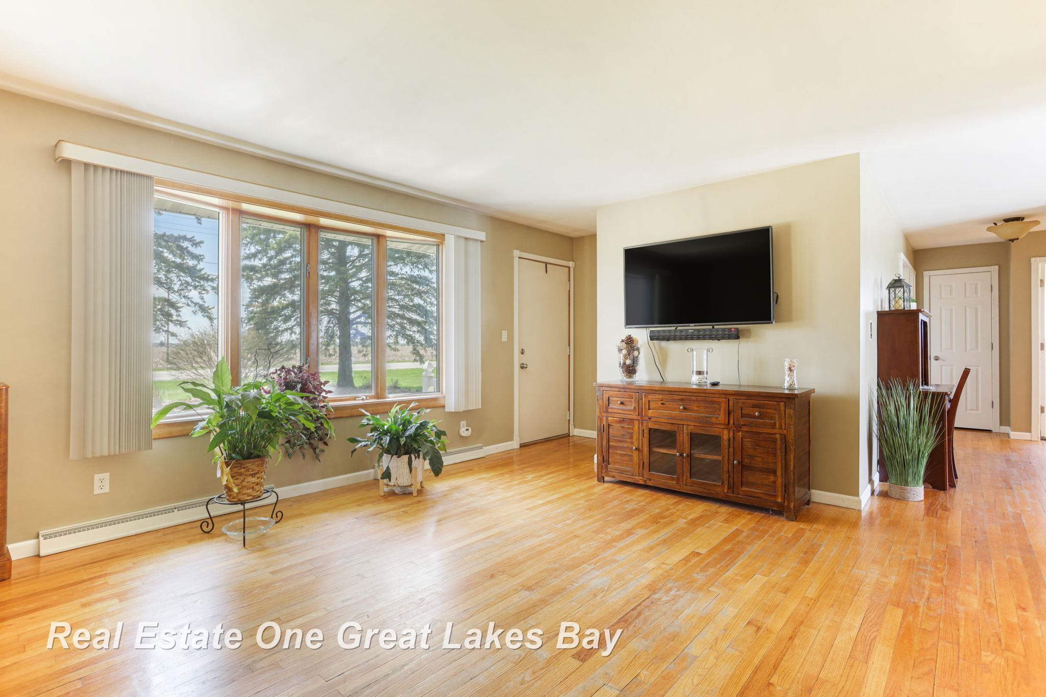 205 Midland Road Auburn, MI 48611 - Photo 6 of 43 Gallery Image 6