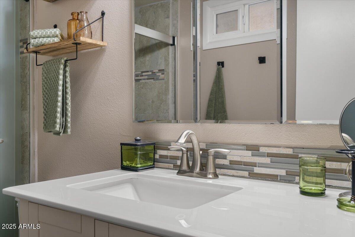 8498 East Chaparral Road Scottsdale, AZ 85250 - Photo 36 of 51 36-Full bath