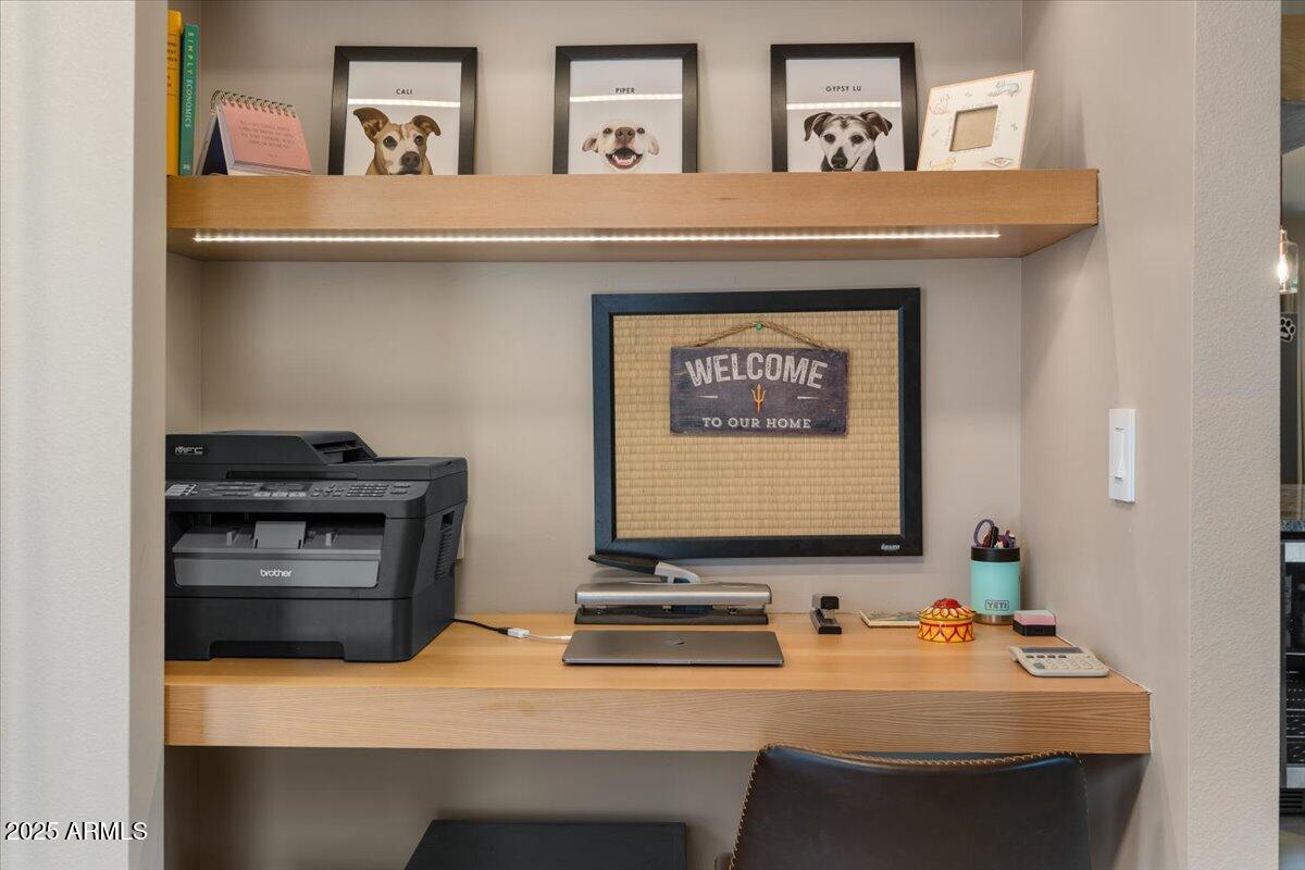 8498 East Chaparral Road Scottsdale, AZ 85250 - Photo 7 of 51 07-Desk