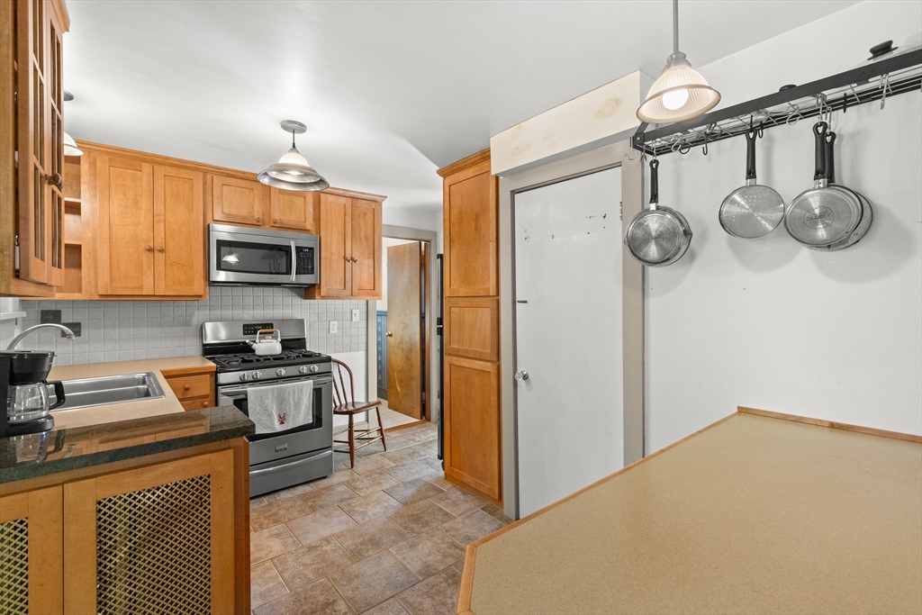 46 Stone Street Beverly, MA 01915 - Photo 14 of 37 Gallery Image 14