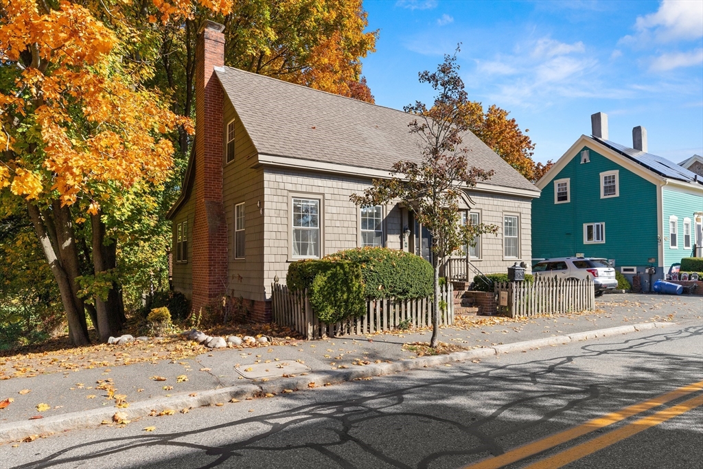 46 Stone Street Beverly, MA 01915 - Photo 3 of 37 Gallery Image 3