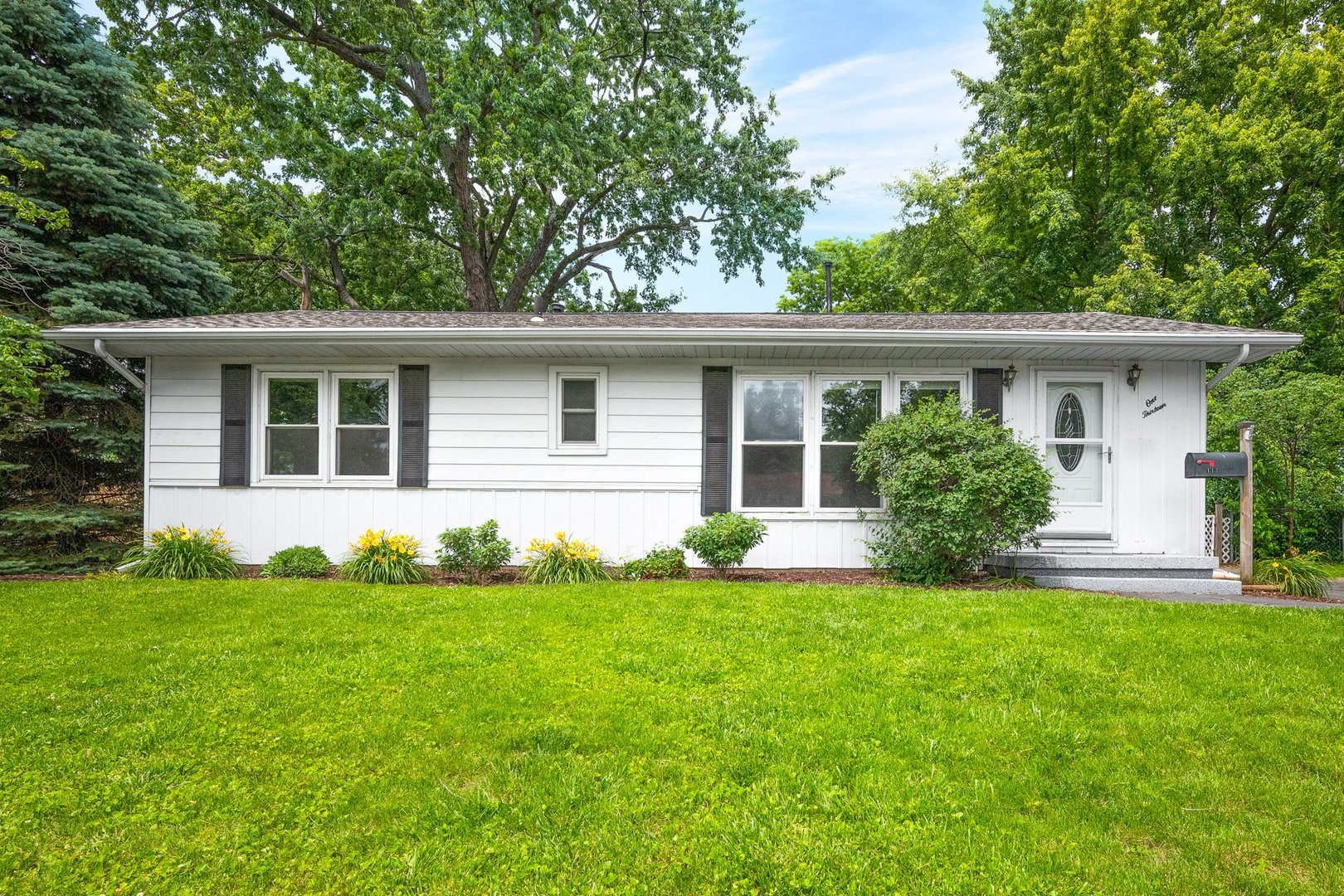 113 Conley Circle Bloomington, IL 61701 - Photo 1 of 22