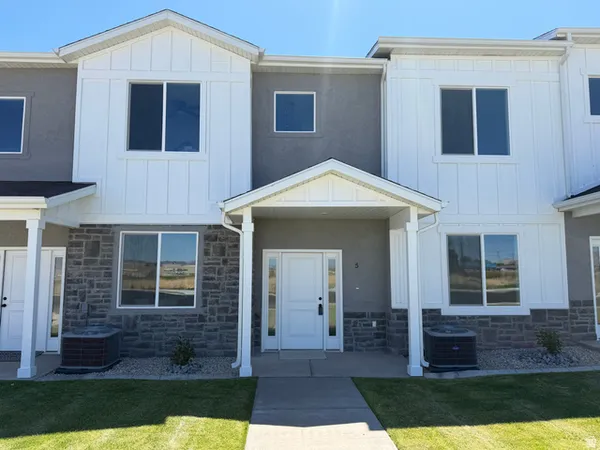 $325,000 | 1198 South Village Lane West, Unit A5, Richfield, UT 84701