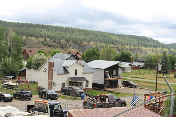 a view of multiple houses with a big yard