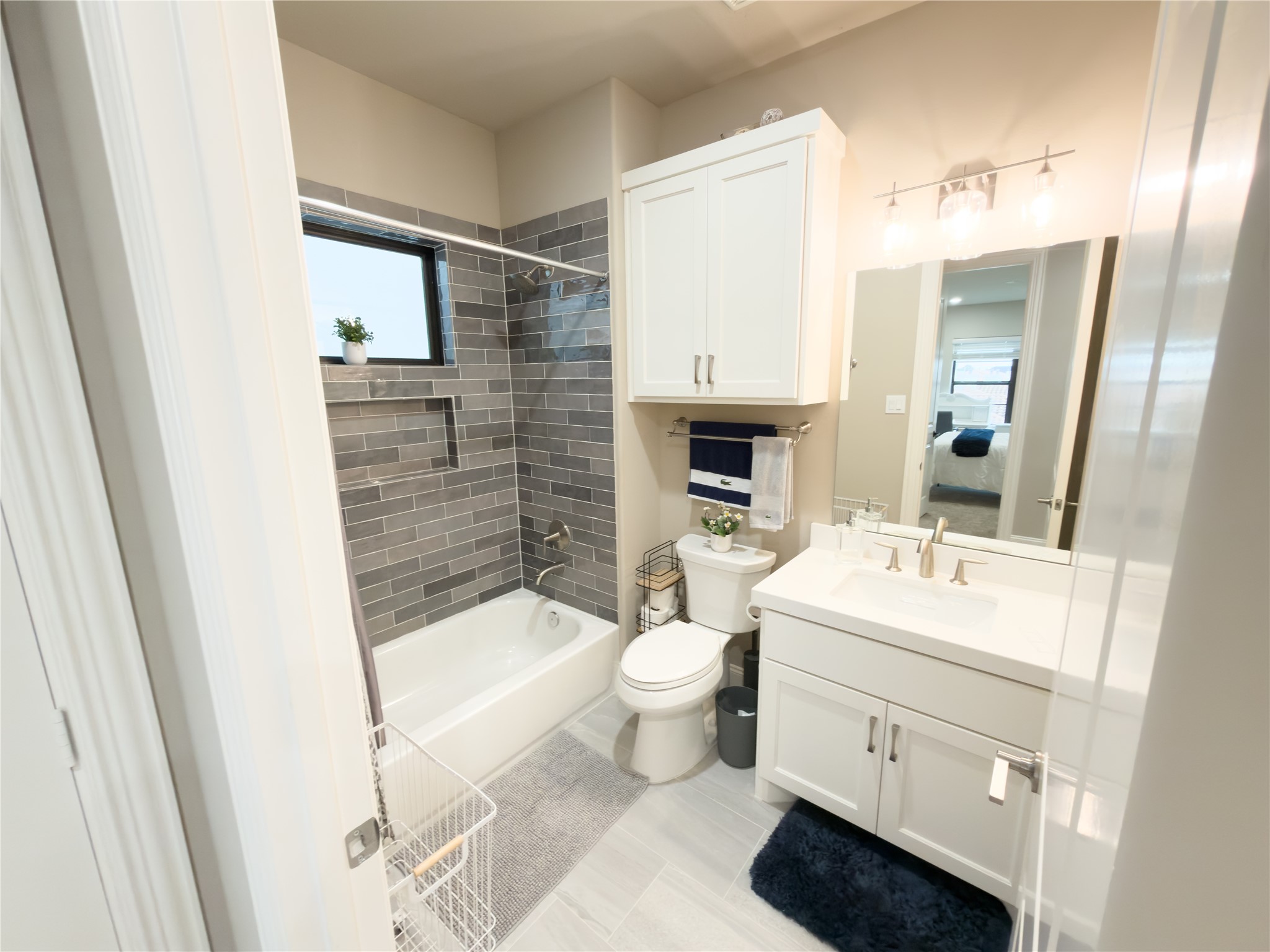 2437 Prairie Hollow Lane Houston, TX 77077 - Photo 23 of 27 Full Bathroom - 3rd Floor