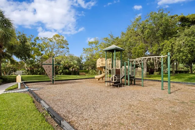 a view of park with entertaining space