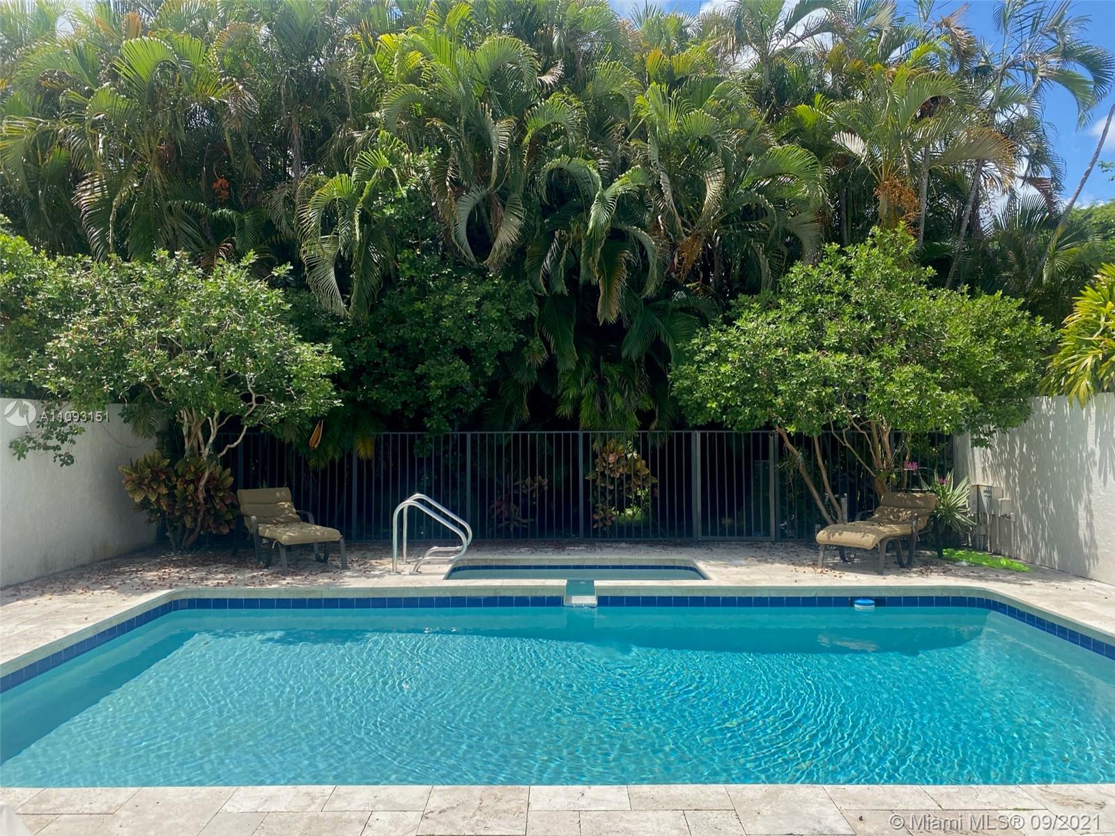 19620 Planters Point Drive Boca Raton, FL 33434 - Photo 7 of 21 a backyard of a house with trampoline