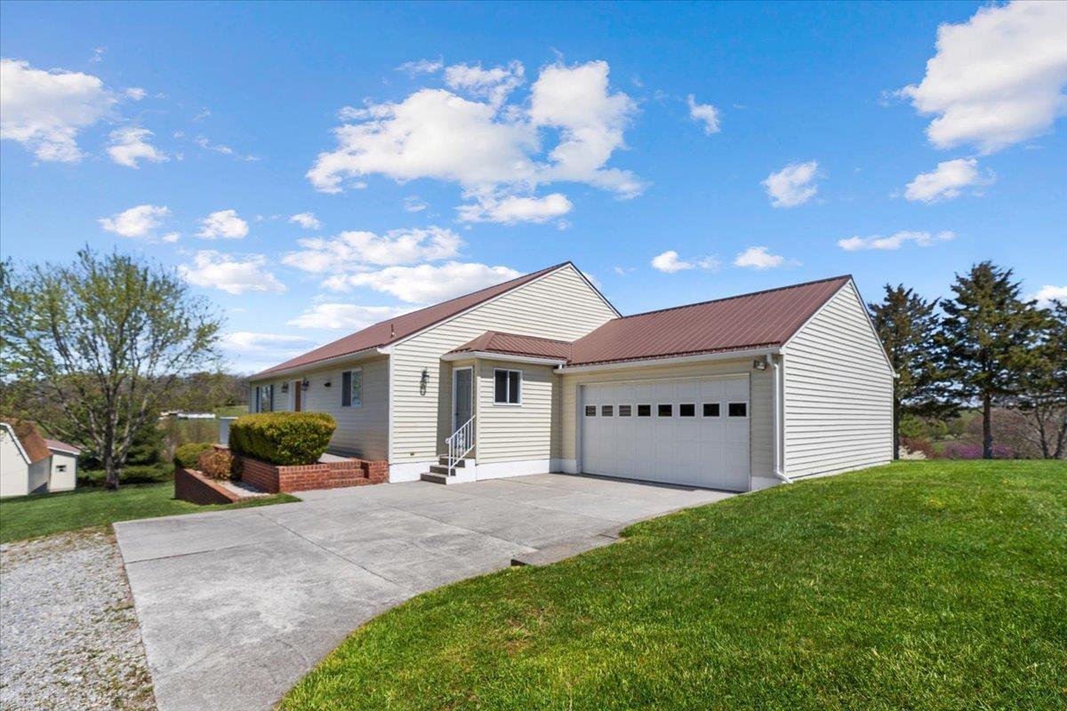 3958 Stanley Road Christiansburg, VA 24073 - Photo 5 of 67 Gallery Image 5