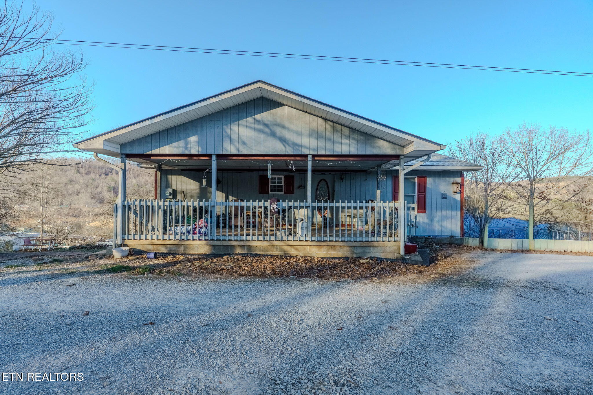 210 Last Lz Lane Speedwell, TN 37870 - Photo 2 of 28 Call today