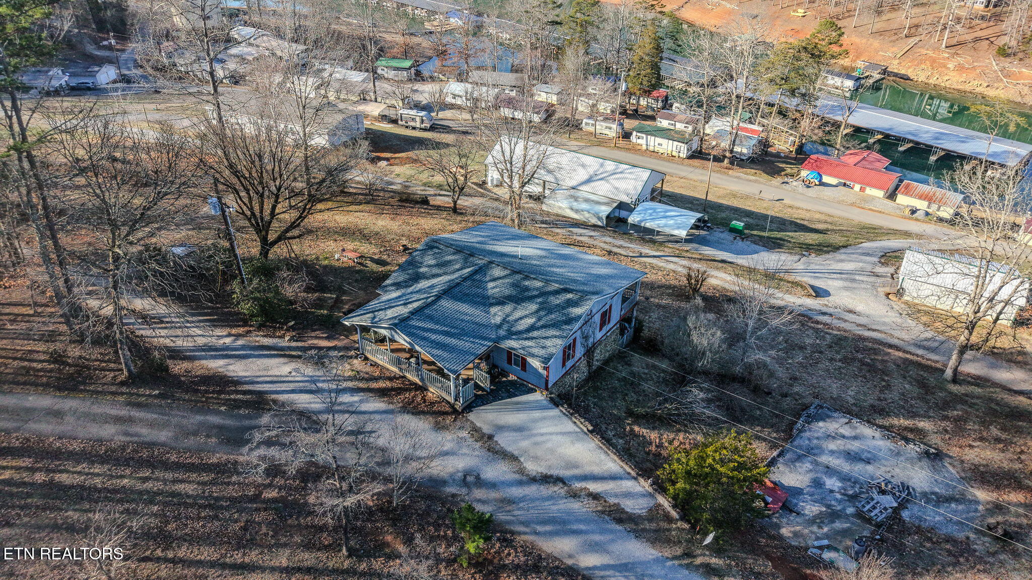 210 Last Lz Lane Speedwell, TN 37870 - Photo 25 of 28 22-web-or-mls-DJI_20260121073409_0761_D