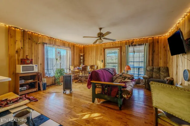 $299,999 | 210 Last Lz Lane, Speedwell, TN 37870