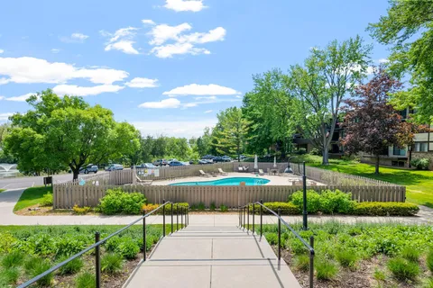 $330,000 | 205 Barry Avenue South, Unit 117, Wayzata, MN 55391