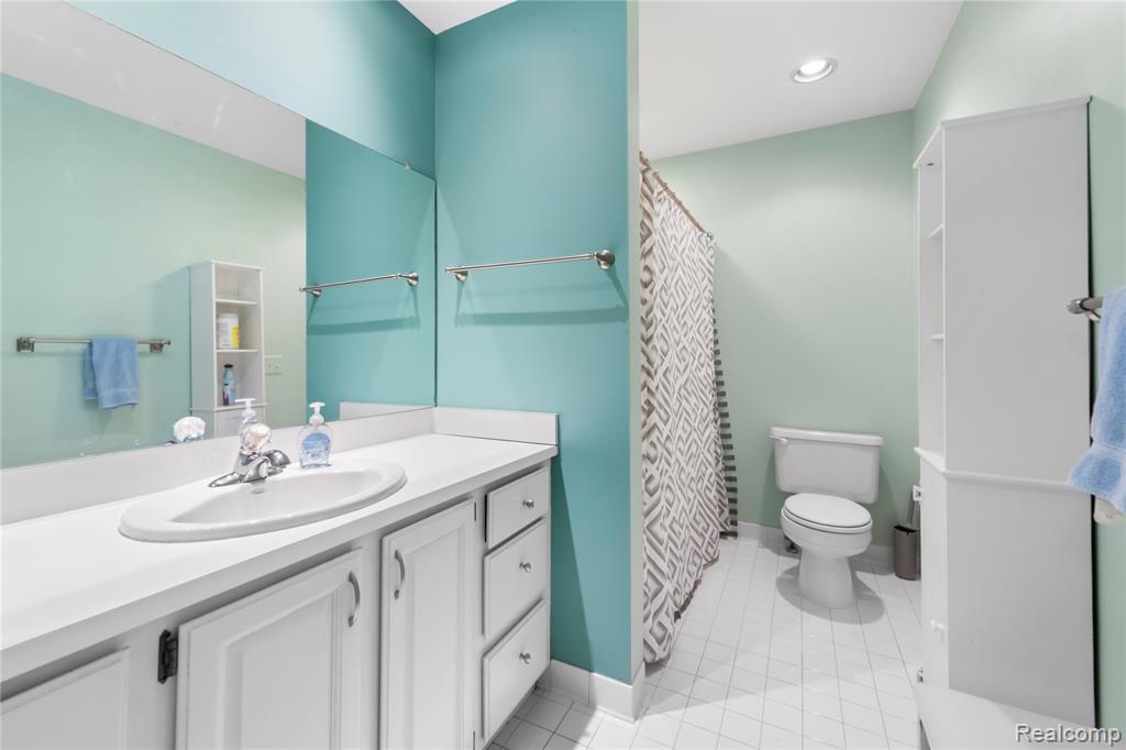 2197 London Bridge Drive, Unit 24 Rochester, MI 48307 - Photo 12 of 35