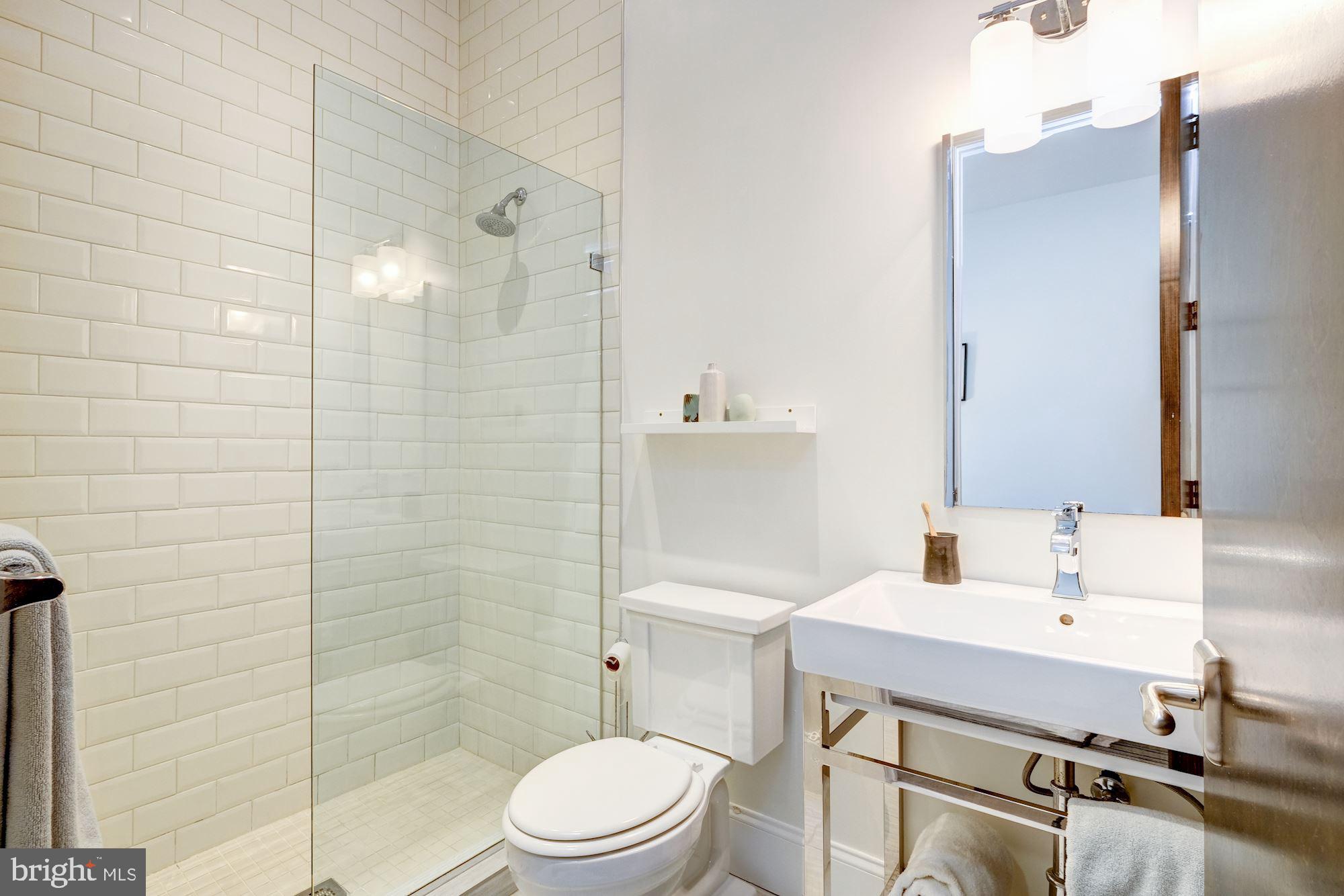 2009 Columbia Road Northwest, Unit 4 Washington, DC 20009 - Photo 14 of 18 Full bath #2