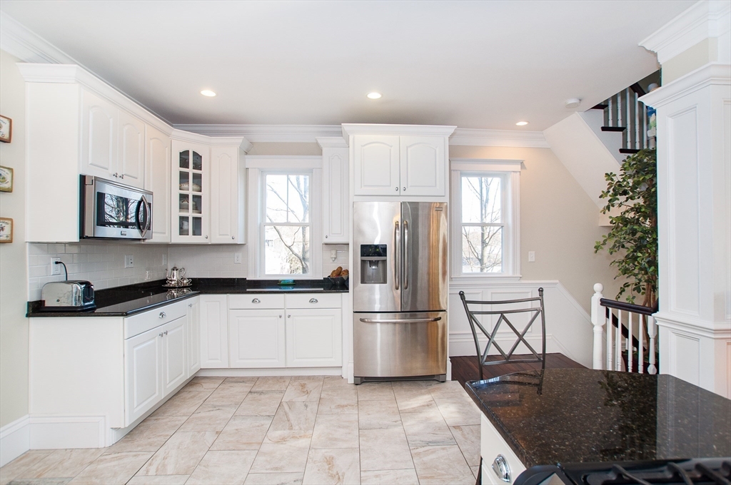 232 Melrose Street, Unit 2 Newton, MA 02466 - Photo 4 of 22