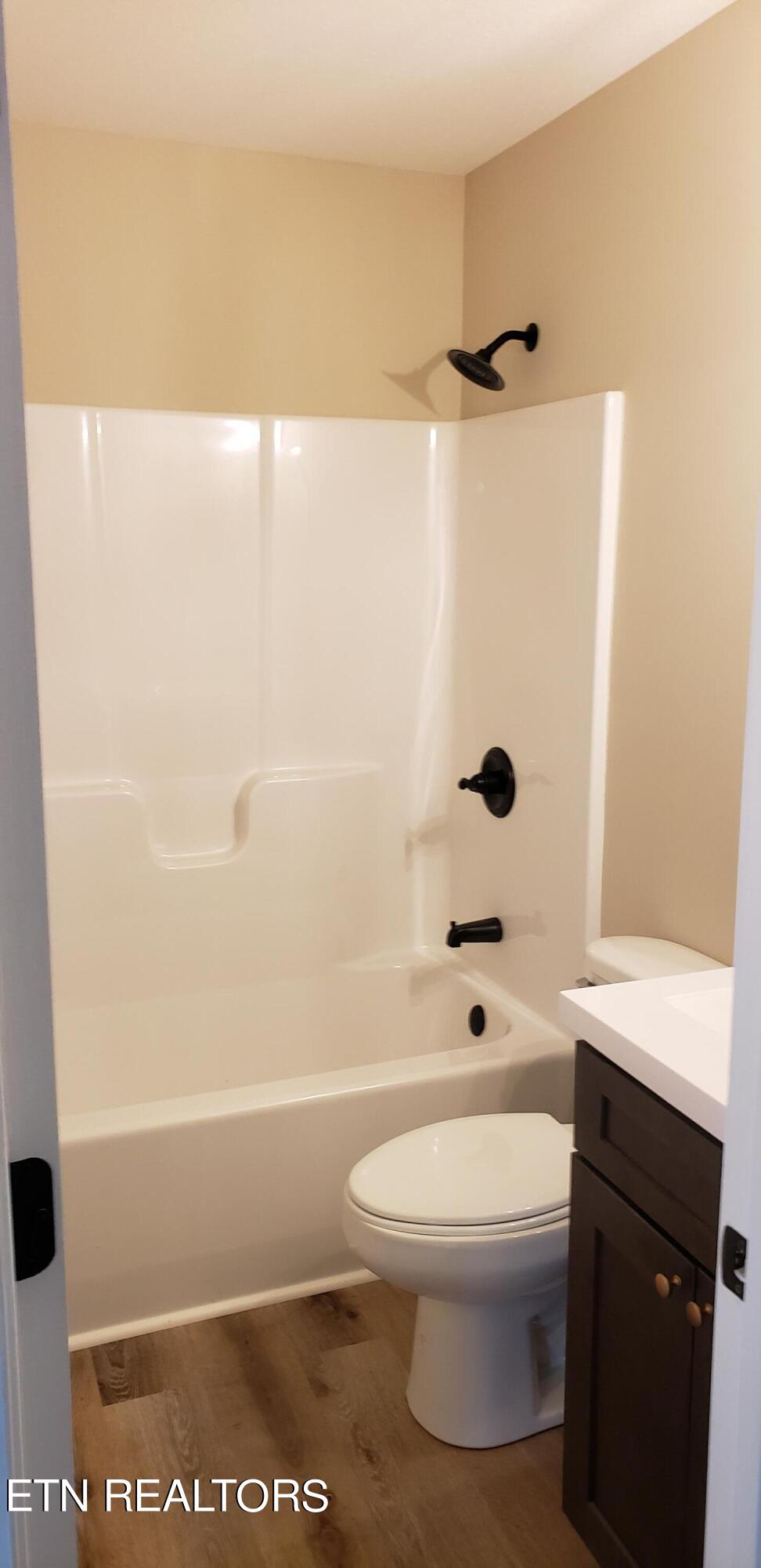 214 Thompson Farm Road Sweetwater, TN 37874 - Photo 11 of 19 Bathroom between Bedrooms