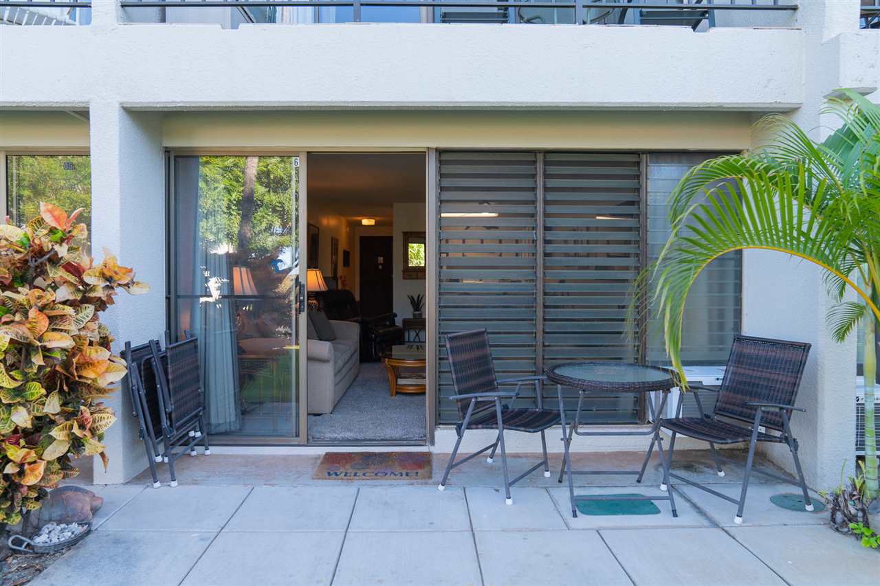 2531 South Kihei Road, Unit DG06 Kihei, HI 96753 - Photo 6 of 16 a porch with a table and chairs in patio