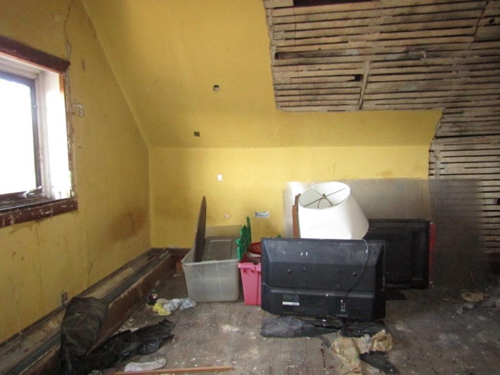 501 9th Street Freedom, PA 15042 - Photo 18 of 25 a view of workspace with wooden floor