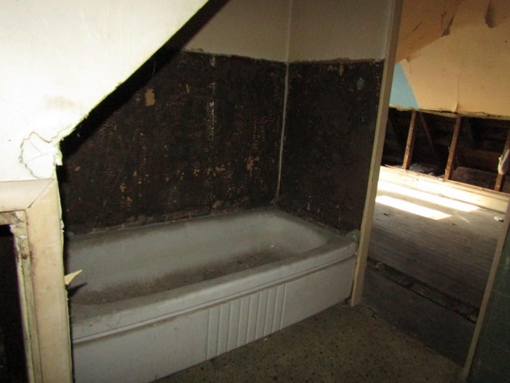 501 9th Street Freedom, PA 15042 - Photo 23 of 25 a bathroom with a shower