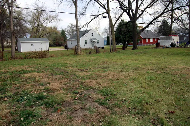 a view of a yard with houses