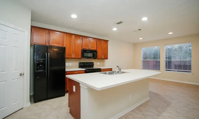 $2,250 | 11 Aquiline Oaks Place, The Woodlands, TX 77382