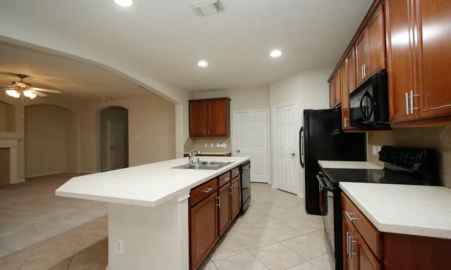 $2,250 | 11 Aquiline Oaks Place, The Woodlands, TX 77382