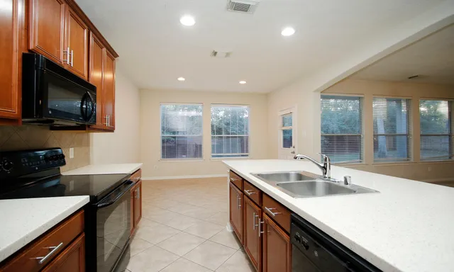 $2,250 | 11 Aquiline Oaks Place, The Woodlands, TX 77382