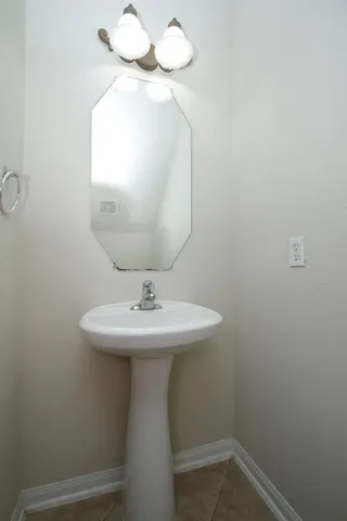 $2,250 | 11 Aquiline Oaks Place, The Woodlands, TX 77382