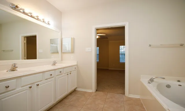 $2,250 | 11 Aquiline Oaks Place, The Woodlands, TX 77382