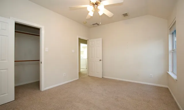 $2,250 | 11 Aquiline Oaks Place, The Woodlands, TX 77382