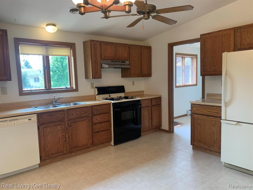2272 London Bridge Drive, Unit 51 Rochester, MI 48307 - Photo 17 of 31