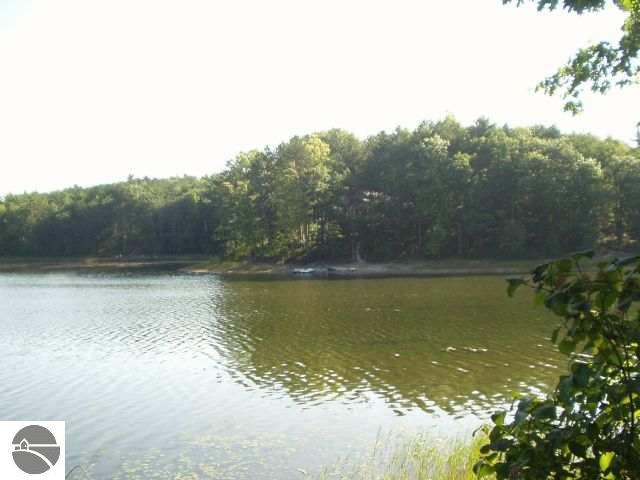 182 High Lake Road Traverse City, MI 49696 - Photo 3 of 15 1708578-2.JPG